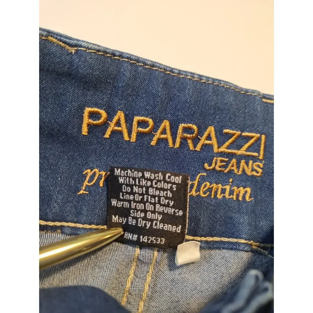 Paparazzi denim Jeans a triple-button high waist and distinctive red Trim